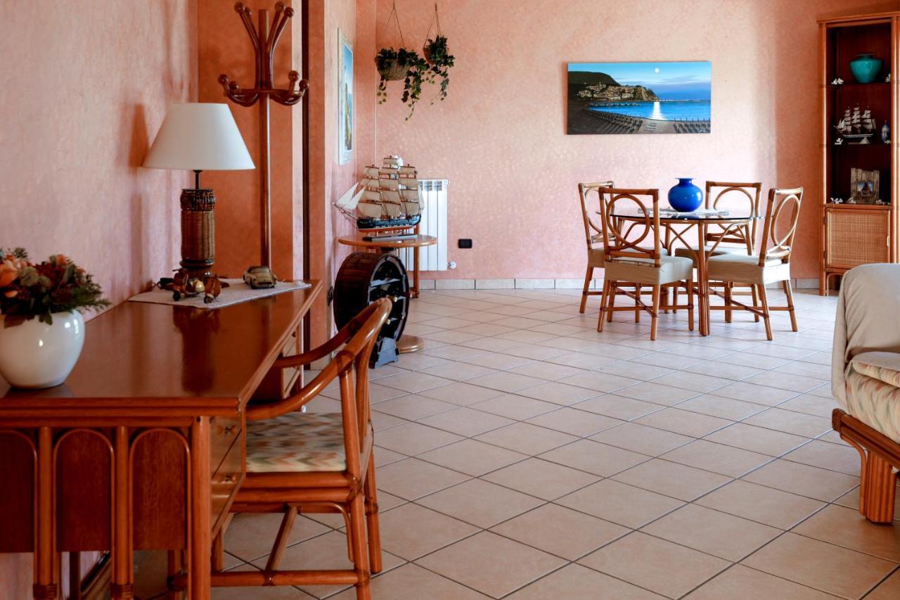 Le Terrazze Apartment เรกานาติ ภายนอก รูปภาพ