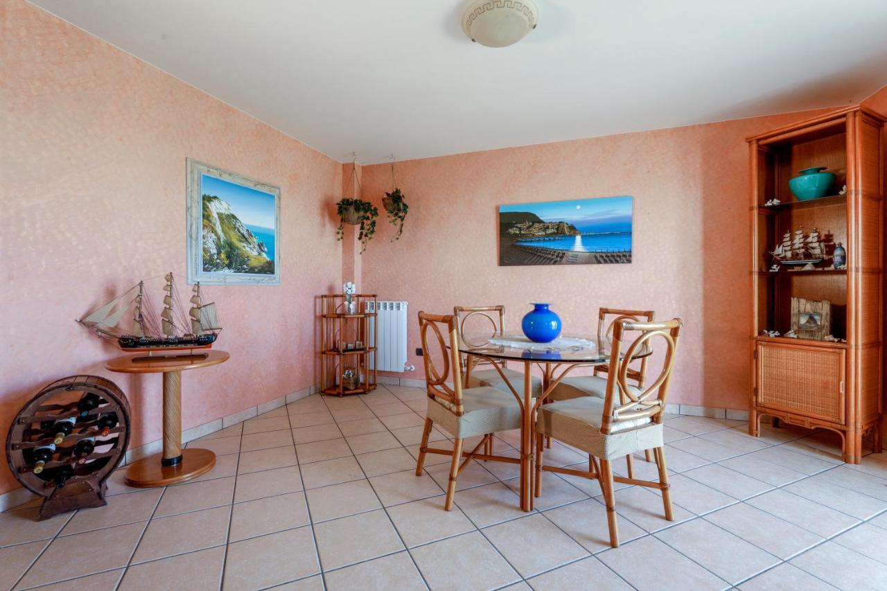 Le Terrazze Apartment เรกานาติ ภายนอก รูปภาพ